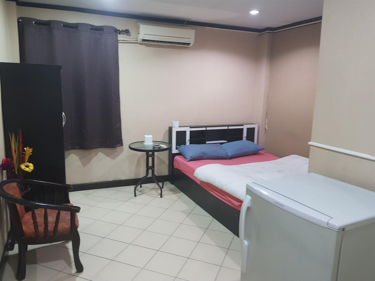 Royal Inn Kitchen And Bar Pattaya ภายนอก รูปภาพ